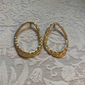 REBECCA MINKOFF GOLD TONE HAMMERED METAL 3” DROP EARRINGS NWOT